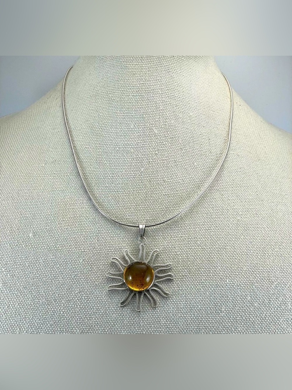 Stunning Unsigned 925 Sterling Silver Amber Sun Pendant Chain Boho Necklace